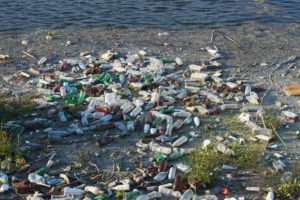 Basura no tradicional contamina suelos y mares.